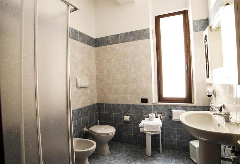 Quarto Quadruple Standart com Varanda, B&b Centrale Affittacamere