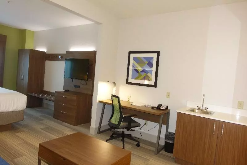 キングサイズベッドのスイートルーム, Holiday Inn Express & Suites Brentwood By Ihg