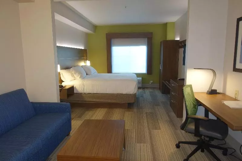 キングサイズベッドのスイートルーム, Holiday Inn Express & Suites Brentwood By Ihg