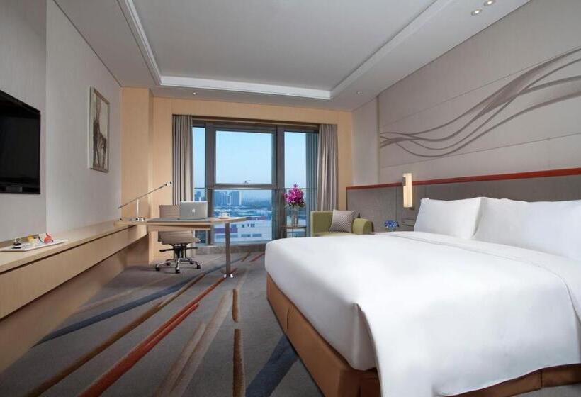 Номер Deluxe, Holiday Inn Suzhou Huirong Plaza, An Ihg