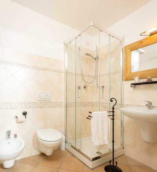 اتاق استاندارد با چشم‌انداز باغ, Ideale