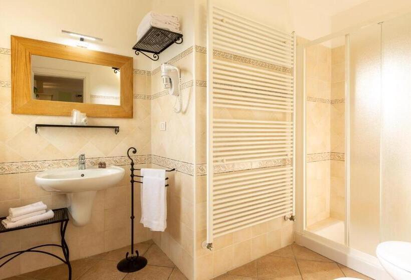 اتاق استاندارد سه تخته با چشم‌انداز باغ, Ideale