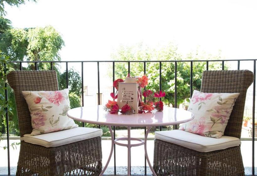 اتاق استاندارد با بالکن و چشم‌انداز باغ, Ideale