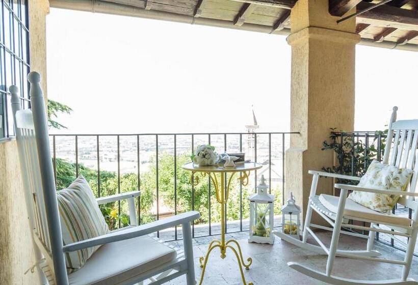 اتاق استاندارد با بالکن و چشم‌انداز باغ, Ideale