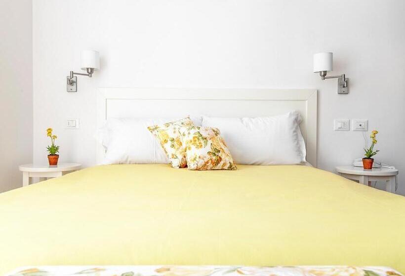 اتاق استاندارد با بالکن و چشم‌انداز باغ, Ideale