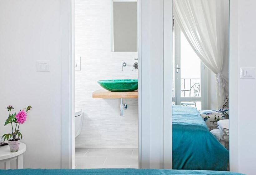 اتاق استاندارد با بالکن و چشم‌انداز باغ, Ideale