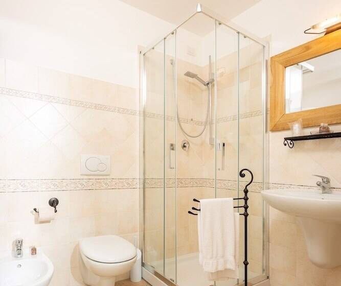 اتاق استاندارد با چشم‌انداز باغ, Ideale