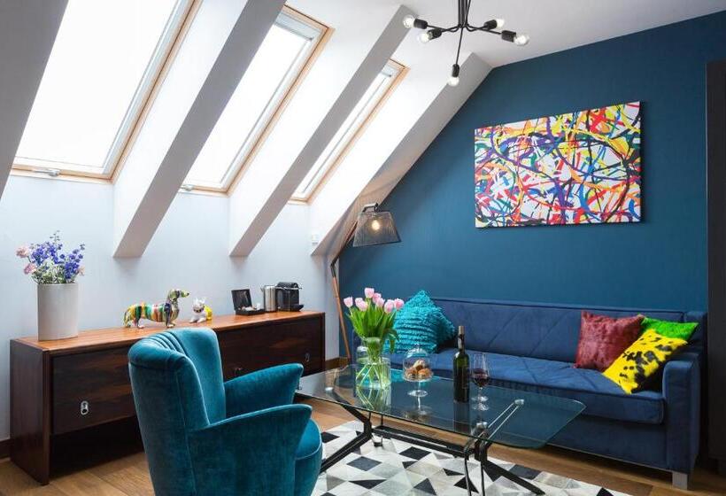 스위트 킹사이즈 침대, Indigo Krakow Old Town, An Ihg