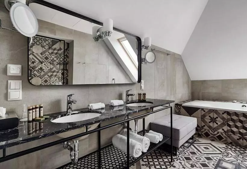 キングサイズベッドのスイートルーム, Indigo Krakow   Old Town, An Ihg