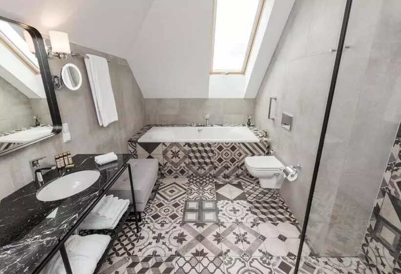 キングサイズベッドのスイートルーム, Indigo Krakow   Old Town, An Ihg