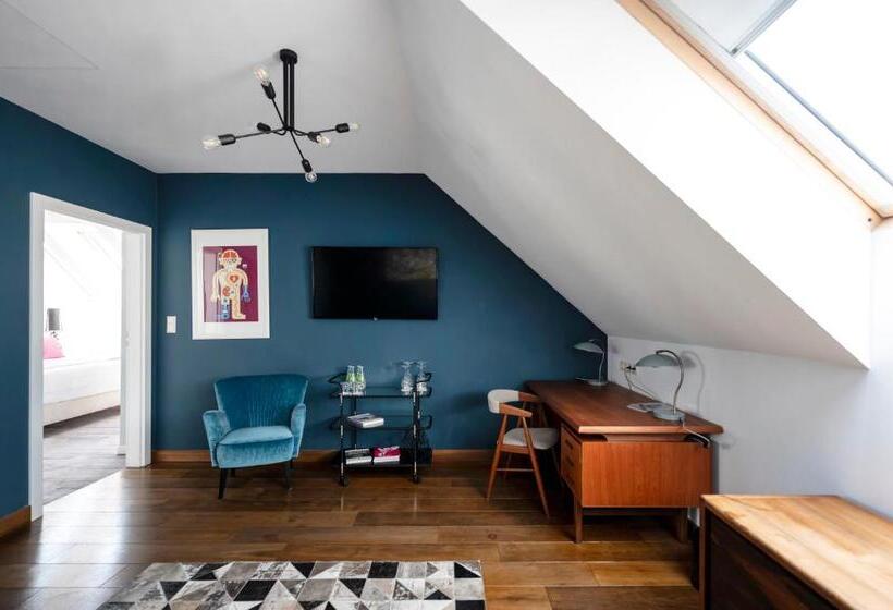 스위트 킹사이즈 침대, Indigo Krakow Old Town, An Ihg