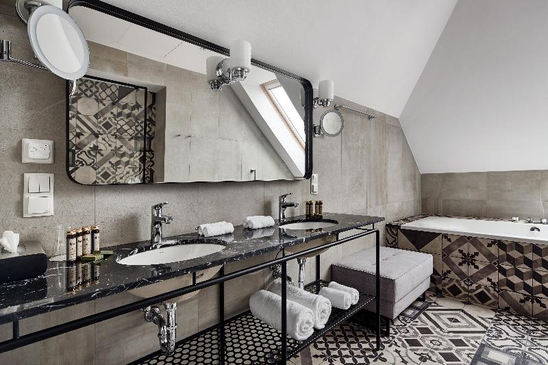 스위트 킹사이즈 침대, Indigo Krakow Old Town, An Ihg