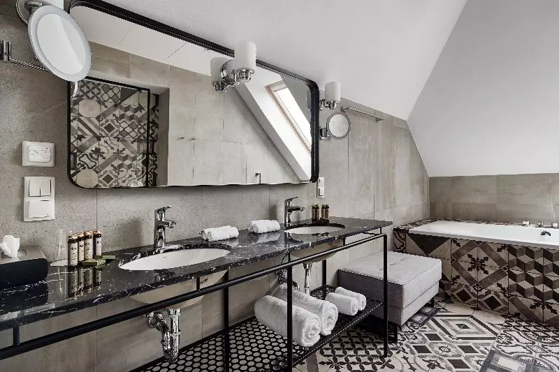 キングサイズベッドのスイートルーム, Indigo Krakow   Old Town, An Ihg