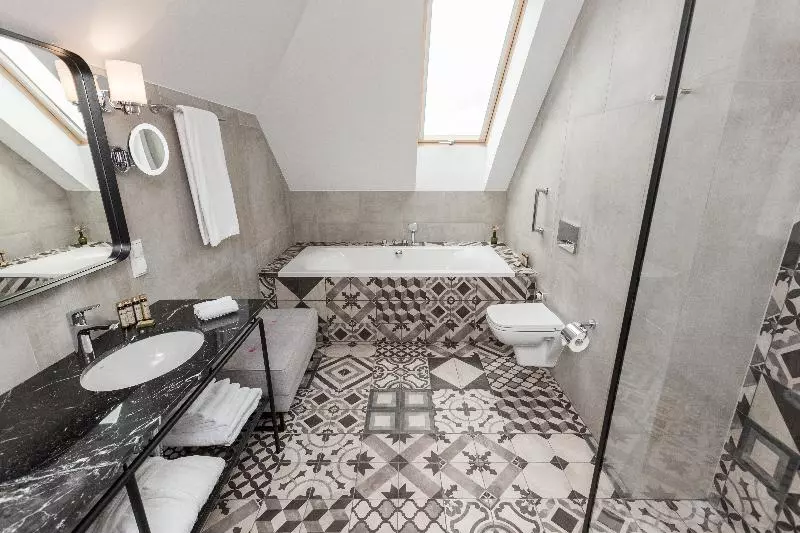 キングサイズベッドのスイートルーム, Indigo Krakow   Old Town, An Ihg