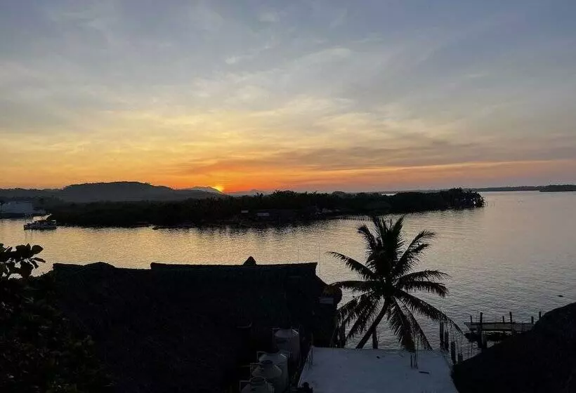 سوییت, Joya Del Mar