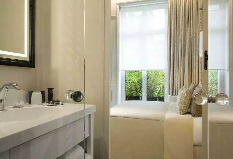 Chambre Classique, Le Narcisse Blanc