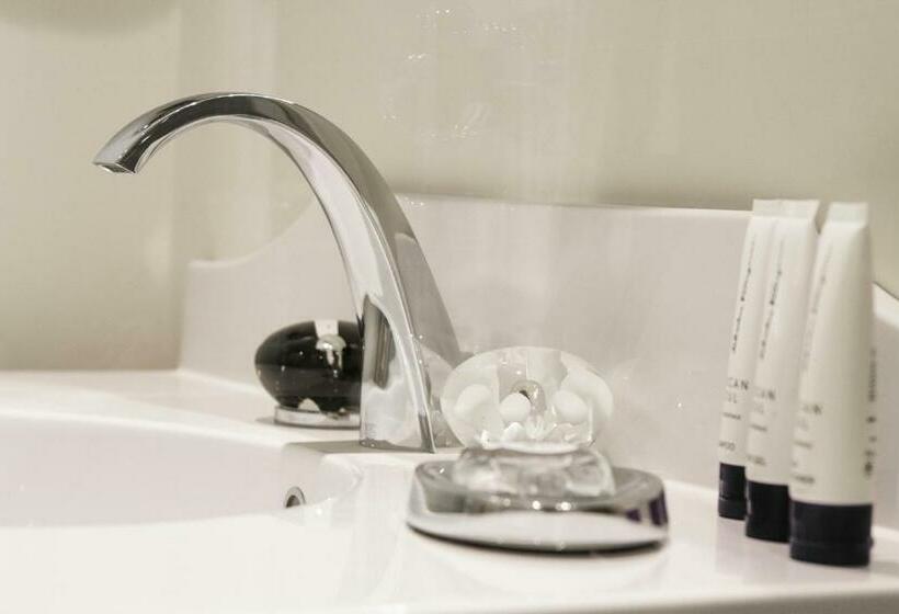 クラシックルーム, Le Narcisse Blanc