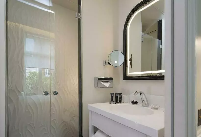 Chambre Supérieure, Le Narcisse Blanc