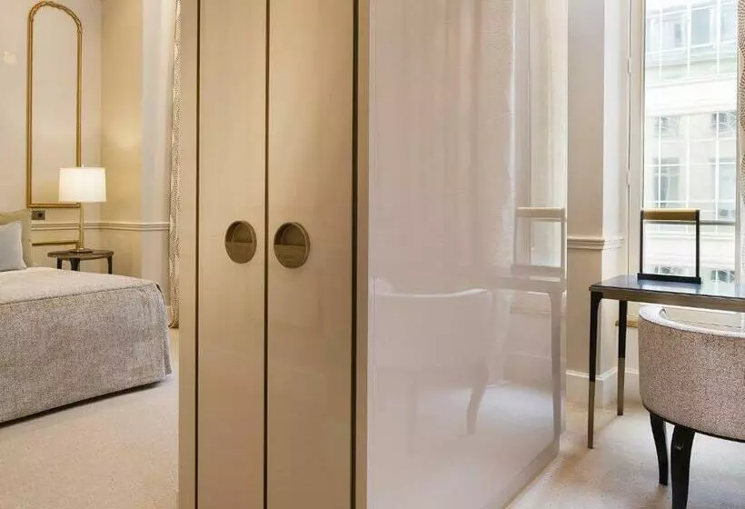 Chambre Supérieure, Le Narcisse Blanc