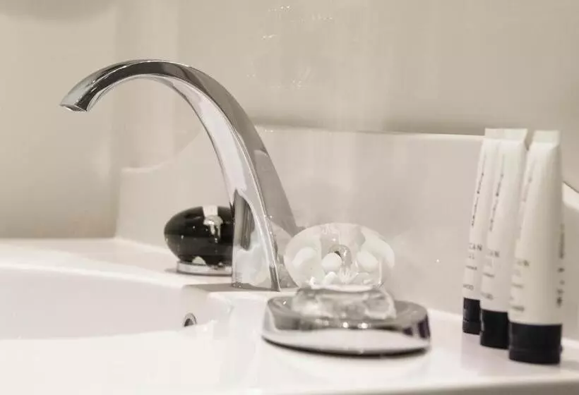 Chambre Deluxe, Le Narcisse Blanc