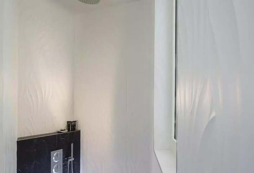 Chambre Deluxe, Le Narcisse Blanc