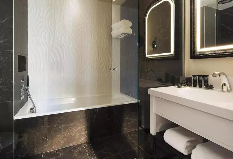 Chambre Executive, Le Narcisse Blanc