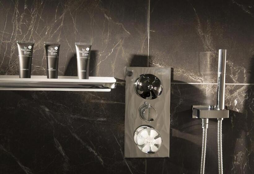 ジュニアスイート, Le Narcisse Blanc