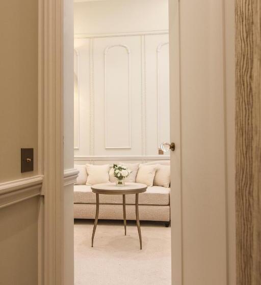 ジュニアスイート, Le Narcisse Blanc