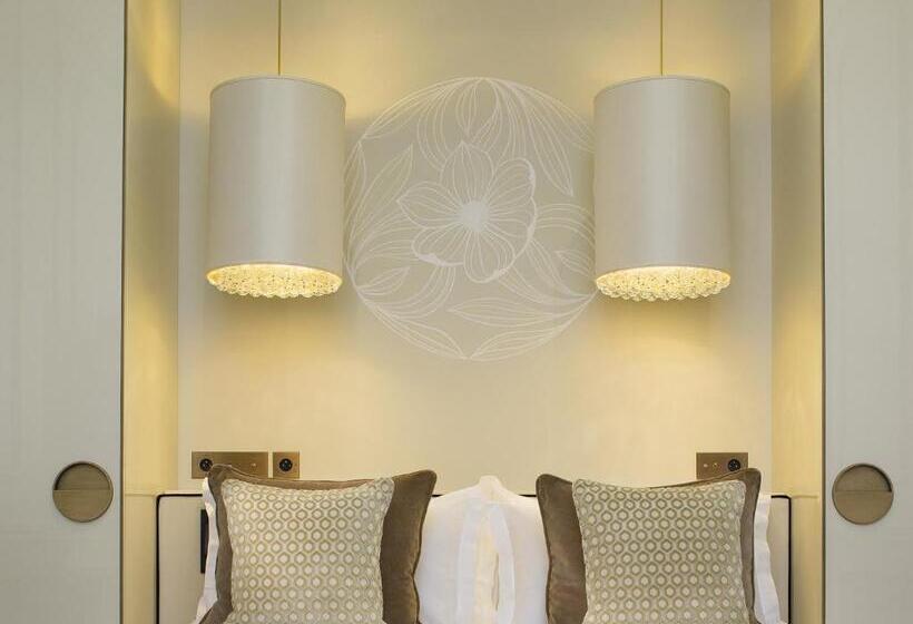 ジュニアスイート, Le Narcisse Blanc