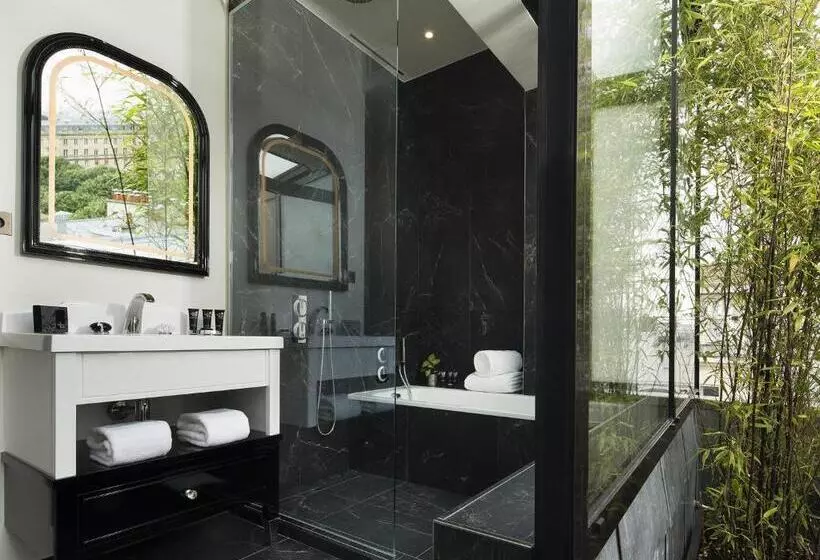 Suite, Le Narcisse Blanc