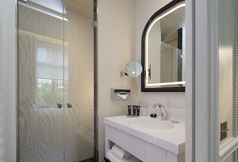 クラシックルーム, Le Narcisse Blanc