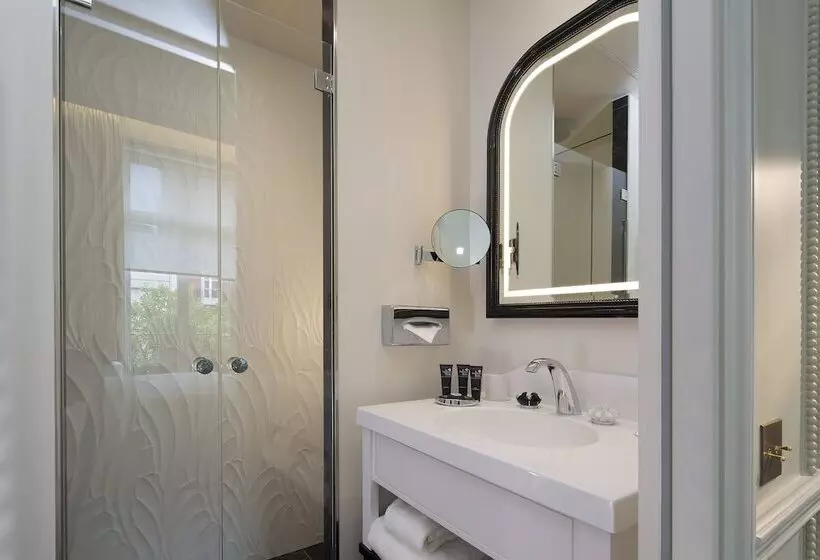 Chambre Classique, Le Narcisse Blanc