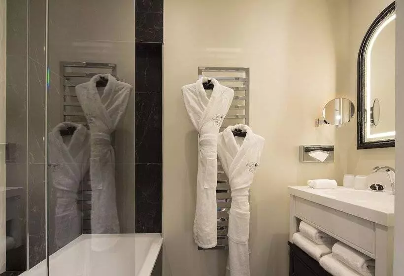 Chambre Supérieure, Le Narcisse Blanc