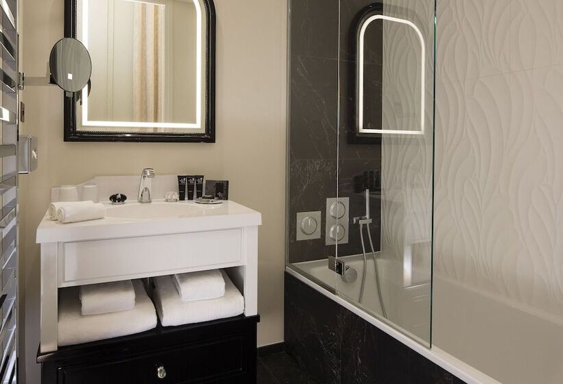 スーペリアールーム, Le Narcisse Blanc