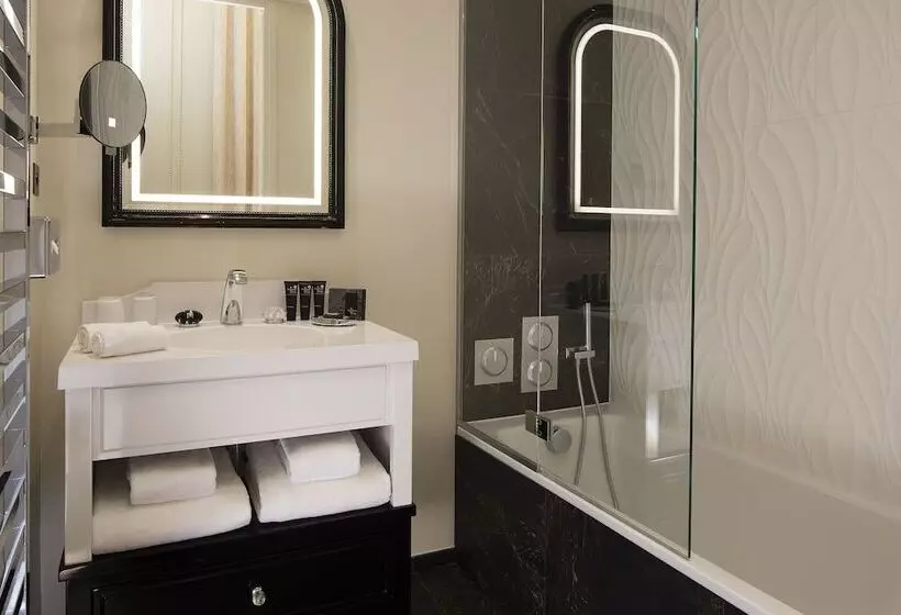Chambre Supérieure, Le Narcisse Blanc