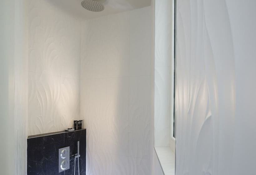 デラックスルーム, Le Narcisse Blanc