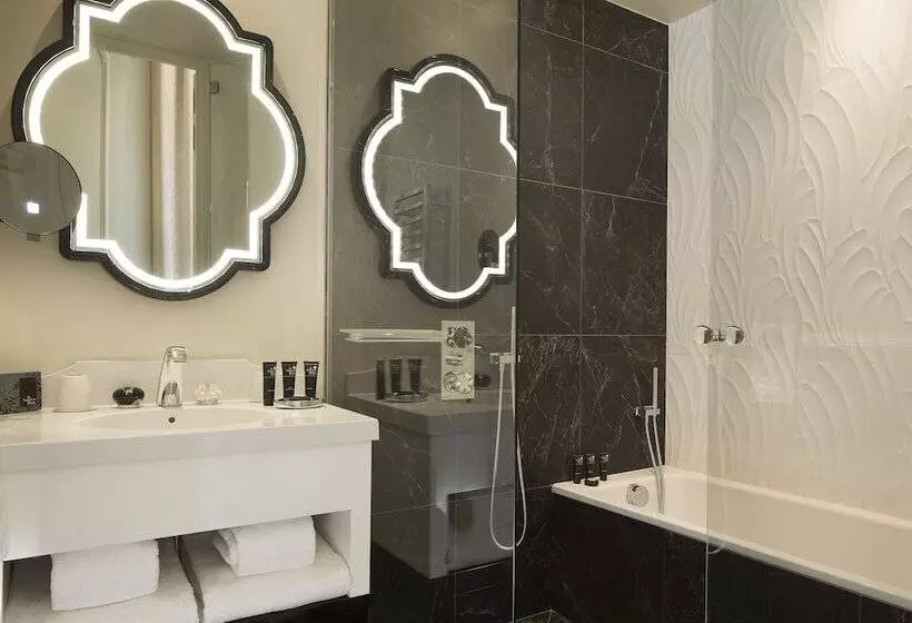 Chambre Executive, Le Narcisse Blanc