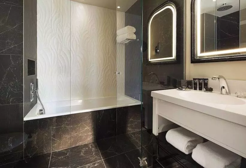Chambre Executive, Le Narcisse Blanc