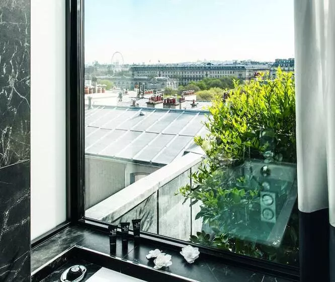 Suite, Le Narcisse Blanc