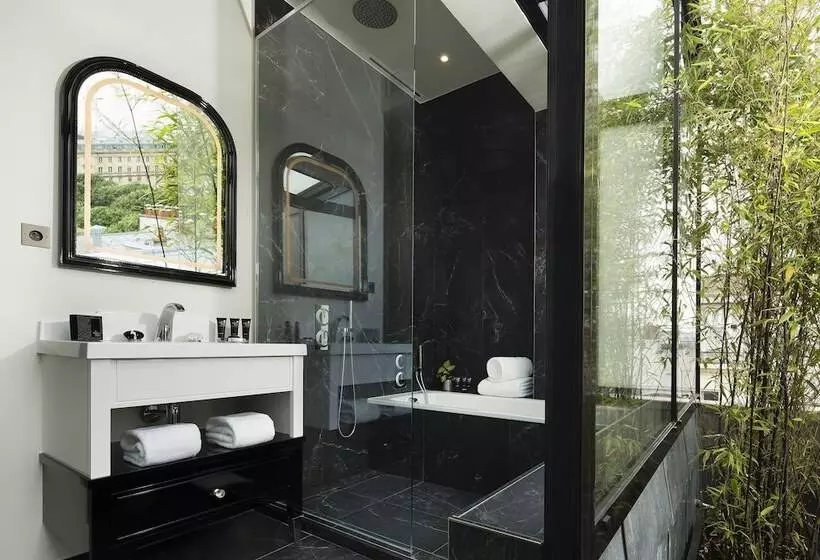 Suite, Le Narcisse Blanc