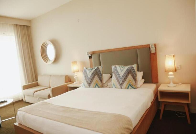 اتاق اجرایی با چشمانداز دریا, Slipway Tanzania