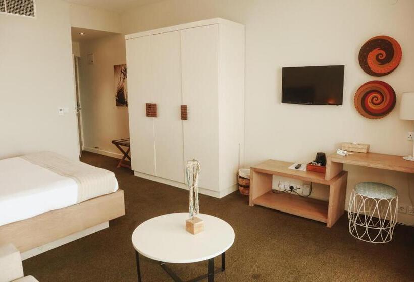 اتاق اجرایی با چشمانداز دریا, Slipway Tanzania