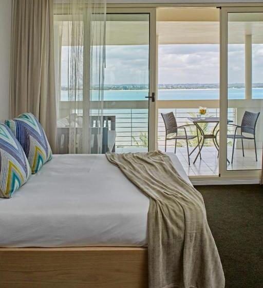 اتاق اجرایی با چشمانداز دریا, Slipway Tanzania