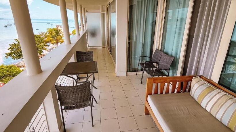 اتاق اجرایی با چشمانداز دریا, Slipway Tanzania