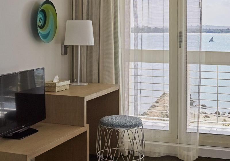 اتاق اجرایی با چشمانداز دریا, Slipway Tanzania