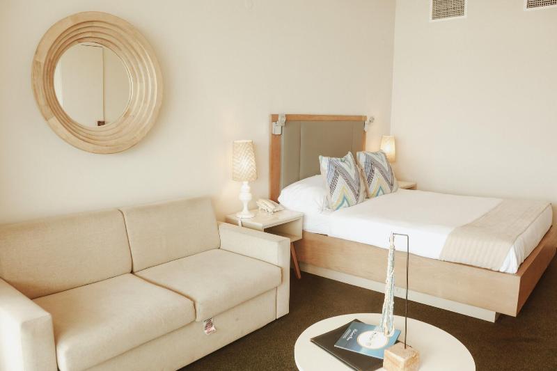 اتاق اجرایی با چشمانداز دریا, Slipway Tanzania