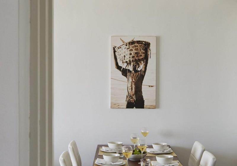 سوئیت اجرایی با چشمانداز دریا, Slipway Tanzania