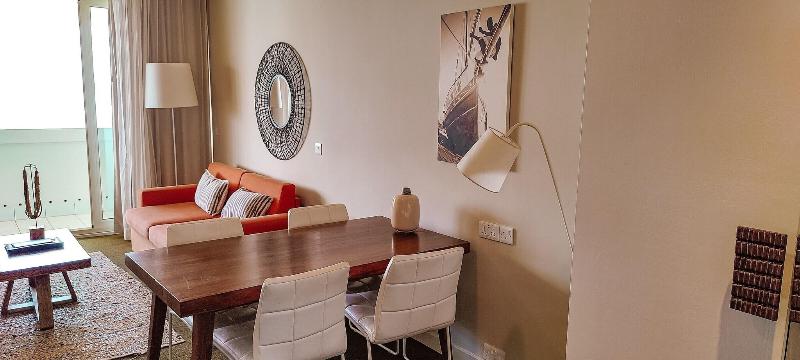 سوئیت اجرایی با چشمانداز دریا, Slipway Tanzania