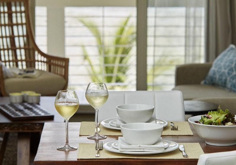 سوئیت اجرایی با چشمانداز دریا, Slipway Tanzania