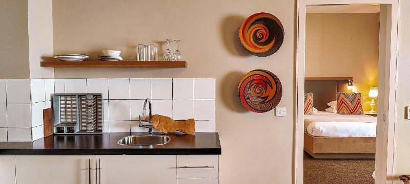 سوئیت اجرایی با چشمانداز دریا, Slipway Tanzania